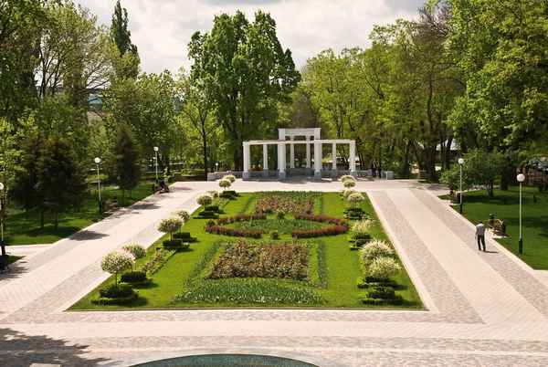 
    Памятник природы г. Краснодара - парк культуры и отдыха им. М.Горького: прошлое, настоящее, будущее

      