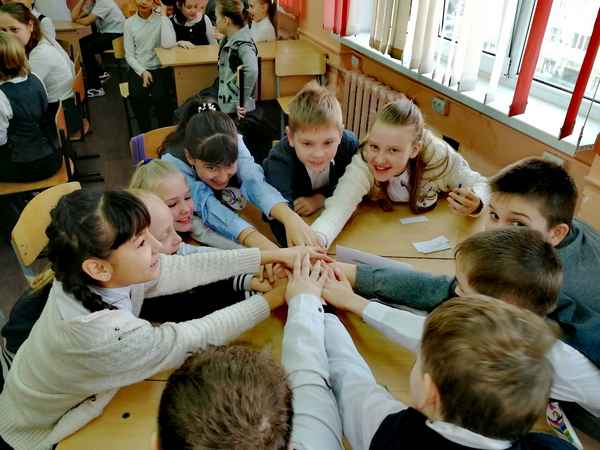 
    Групповая работа по теме "Комaндный пункт организма". 8-й класс

      