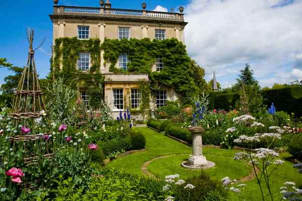 
    Бинарный урок биологии и английского языка. Цветы английского сада

      