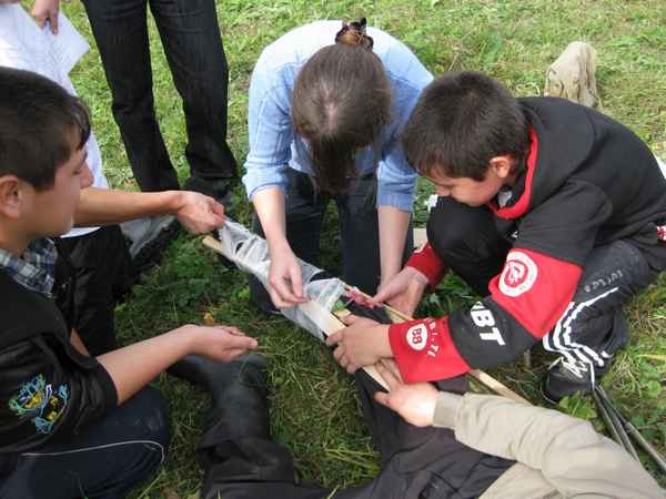 
    Игра-соревнование "Окажи помощь…"

      